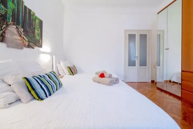 Alessia'S Flat- Loreto 2 Милан Апартаменты
